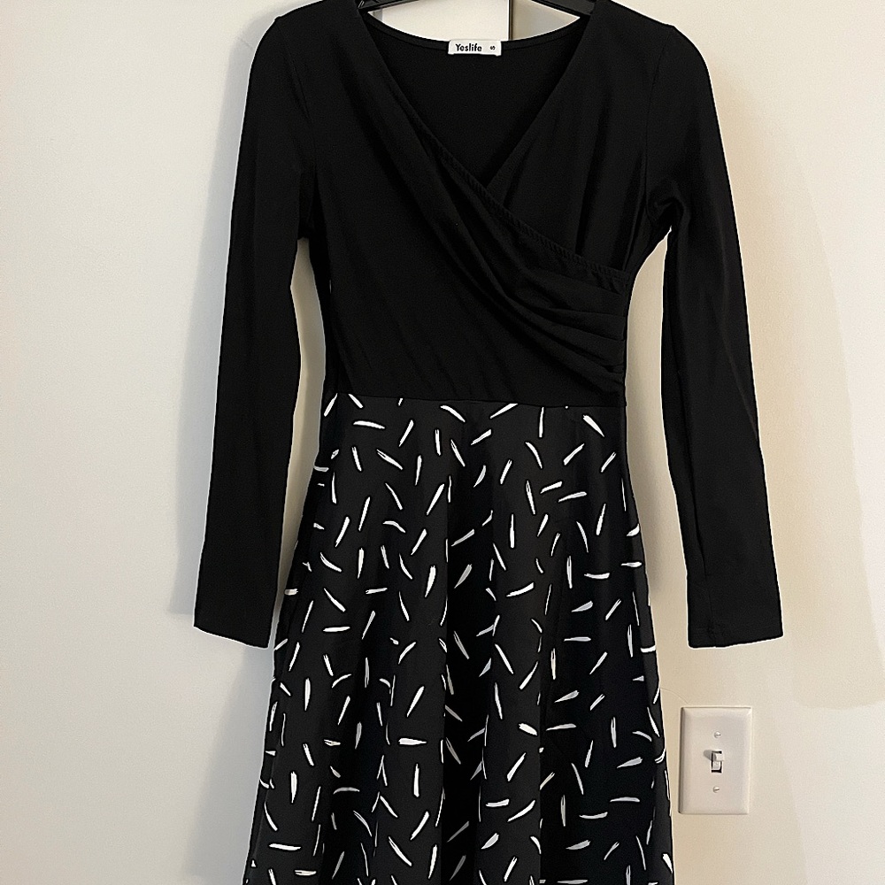 Yeslife Women’s A-Line Long Sleeves V-neck Dress